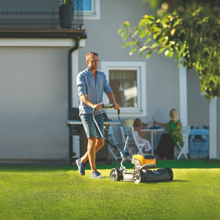 Аккумуляторная газонокосилка Stiga Multiclip Pro 50 SX DAE